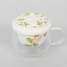 Sklenený hrnček s porcelánovým lúhovačom